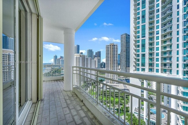 Building Photo - 888 Brickell Key Dr