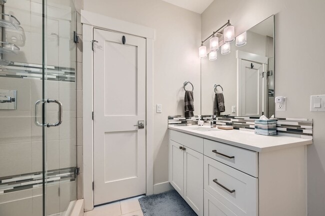 Building Photo - Refined Boulder Living - Furnished 5BDR Gem