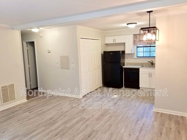 Building Photo - 889 Westland Dr SW