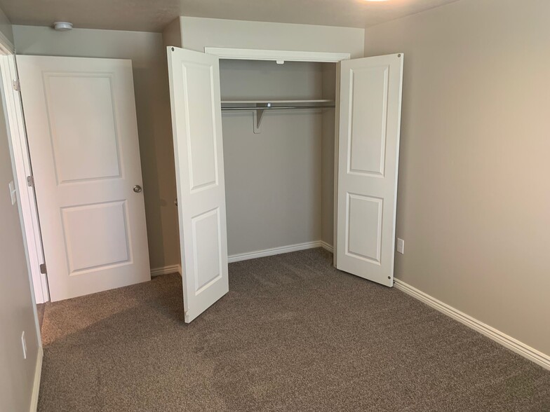 Building Photo - 343 Flagstone Dr