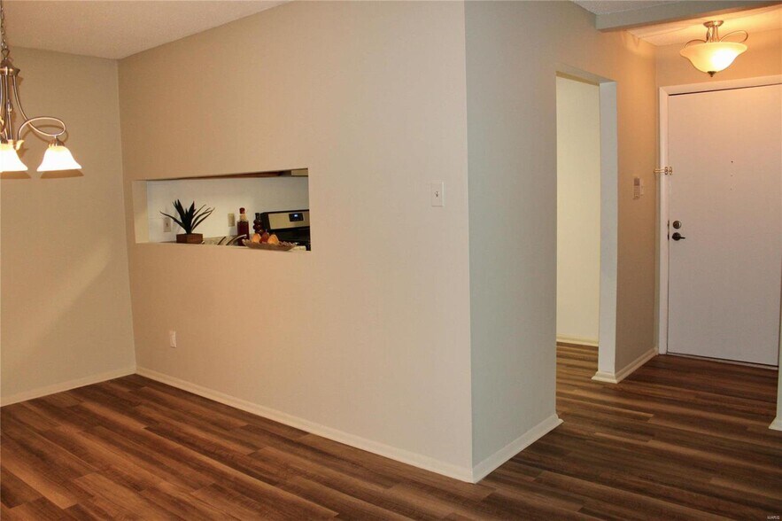 Building Photo - 444 N Clay Ave