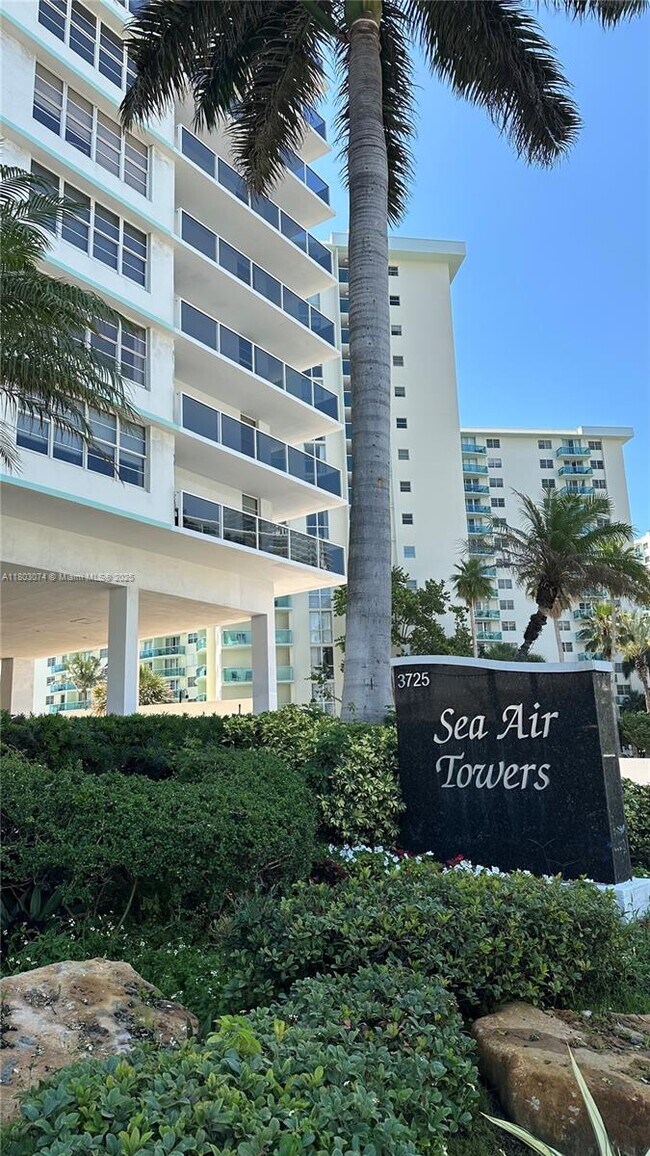 Building Photo - 3725 S Ocean Dr