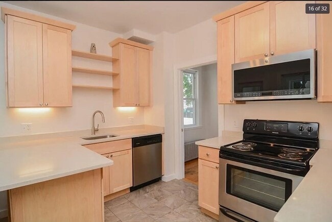 Building Photo - 655 Stevens St