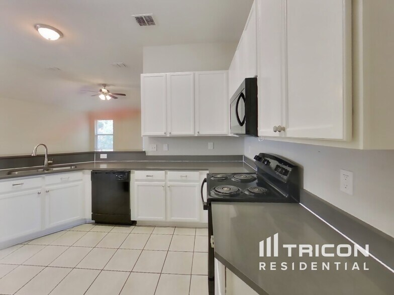 Building Photo - 2544 Taos Dr