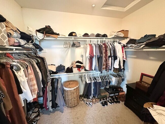 Building Photo - Brentwood 4 bd/2.5 bath with Speakeasy Room behind 2 car garage! Incredible backyard patio, outdo...