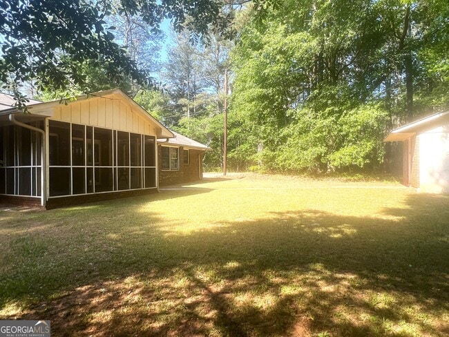 Building Photo - 551 Racetrack Rd