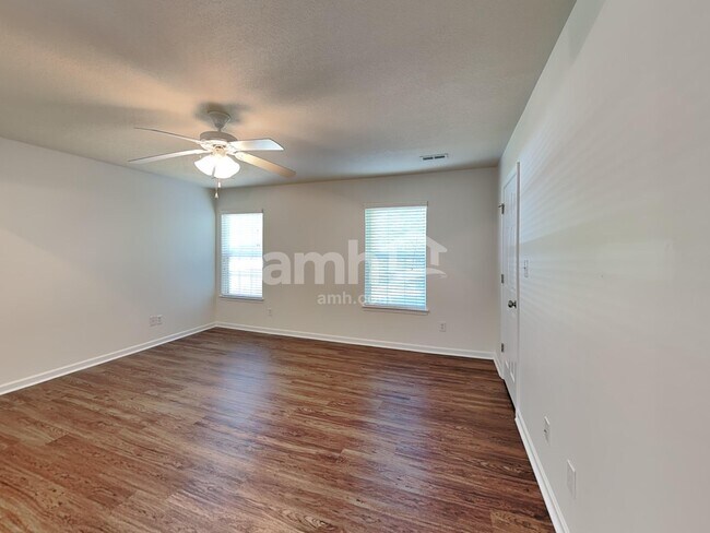 Building Photo - 10815 Pointer Ridge Dr