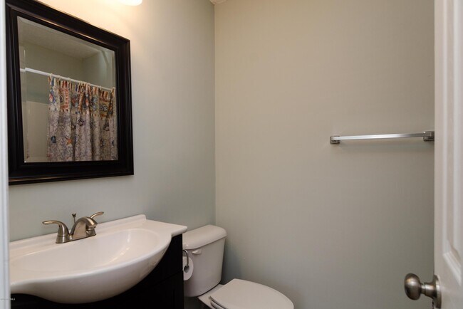 Building Photo - 10167 Creekside Dr SE