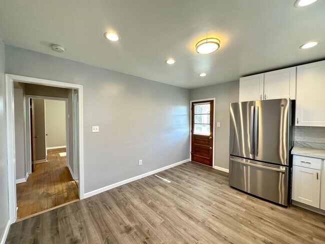 Building Photo - Charming 3 Bedroom/1 Bathroom Home in Essex, Baltimore, MD!