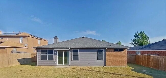 Building Photo - AVAILABLE NOW