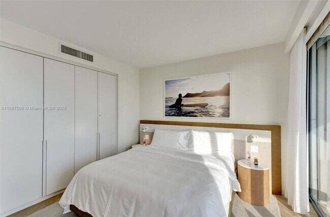 Building Photo - 2201 Collins Ave