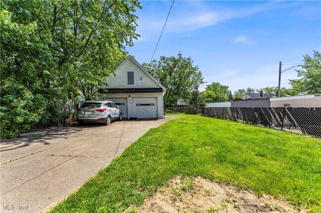 Building Photo - 13437 Kirton Ave