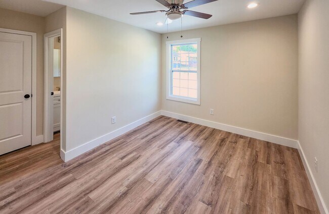 Building Photo - Knoxville 37921 - Brand New 3 Bedroom, 2 Full Bath Duplex Unit near downtown and Western Avenue -...