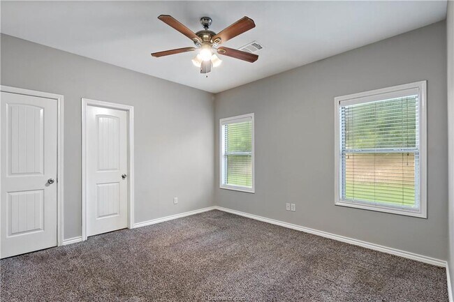 Building Photo - 4336 Nagle St