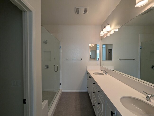 Building Photo - 16045 Veridian Cir