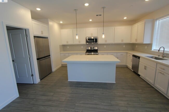 Building Photo - 1008 Osprey Dr