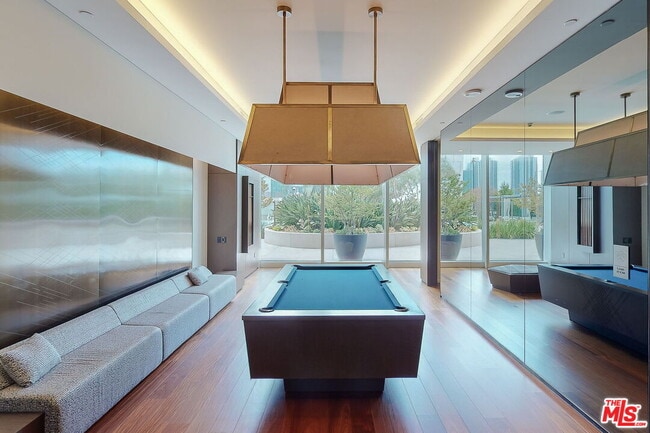 Building Photo - 889 Francisco St