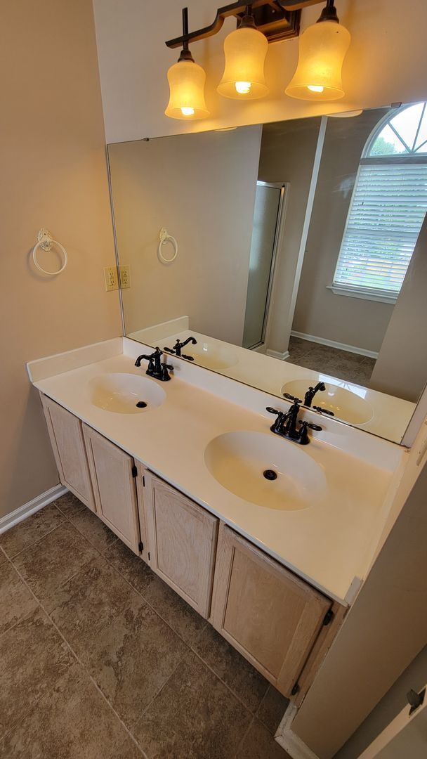 Building Photo - 4 Bed, 2.5 Bath Home Available Now in Riverside Chase