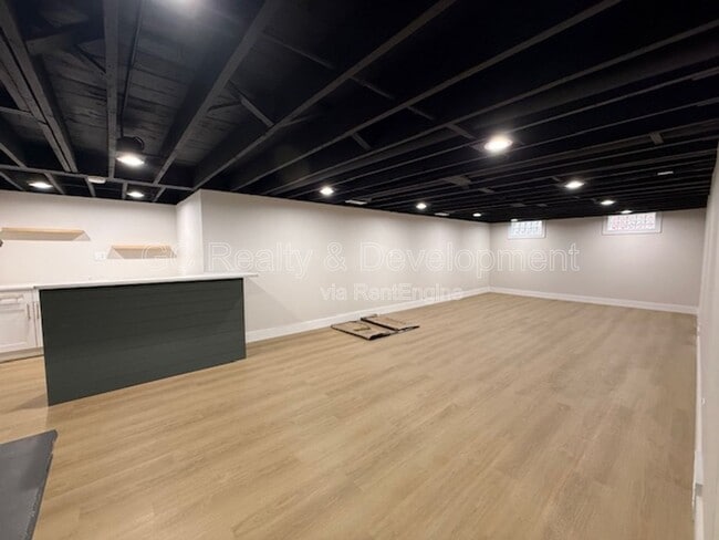 Building Photo - 465 Alexander Blvd