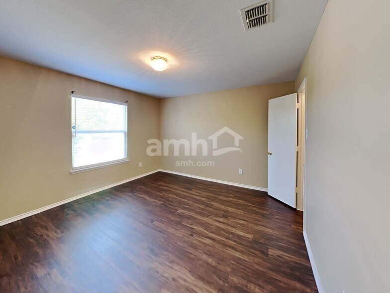 Building Photo - 4610 Elm Point Dr