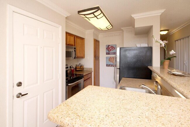 Building Photo - Open House Sunday December 7th 1-2pm  Beautiful Santa Cruz  Townhome in Prime Westside Location.