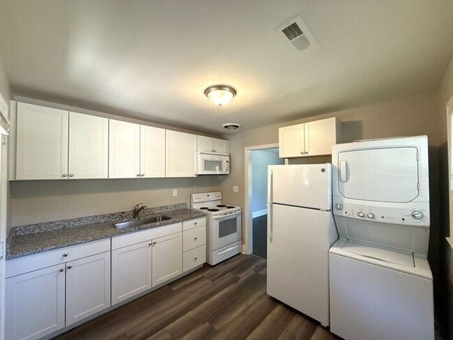 Building Photo - T.R. Lawing Realty Property
