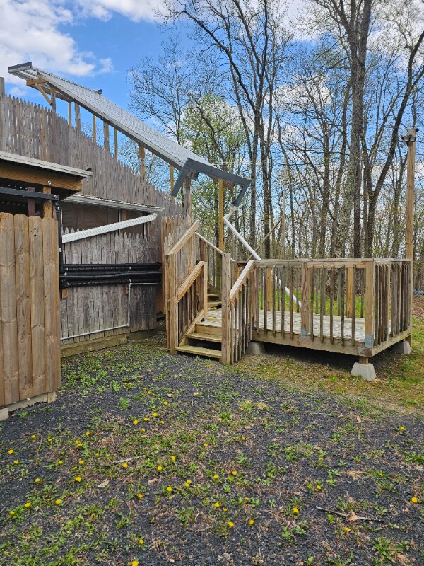 Building Photo - 242 Mountain Rd