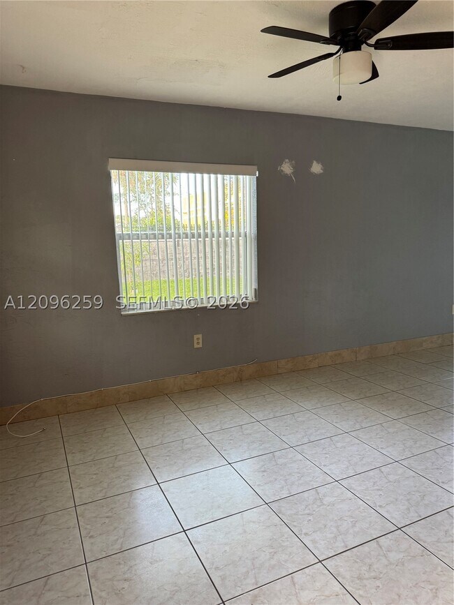 Building Photo - 6027 SW 36th Ct