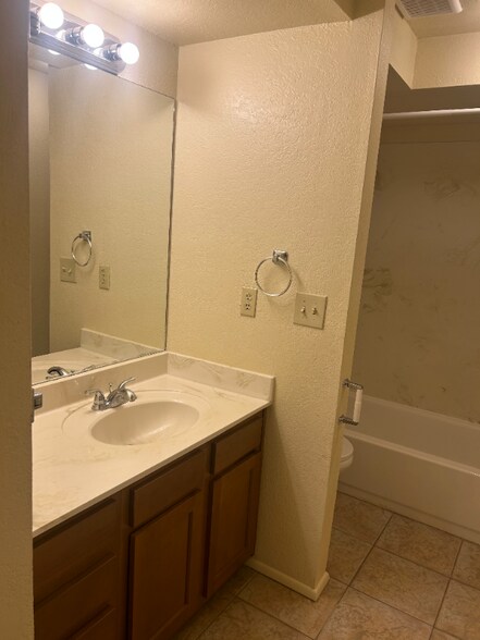 Building Photo - 3530 N Tucson Blvd