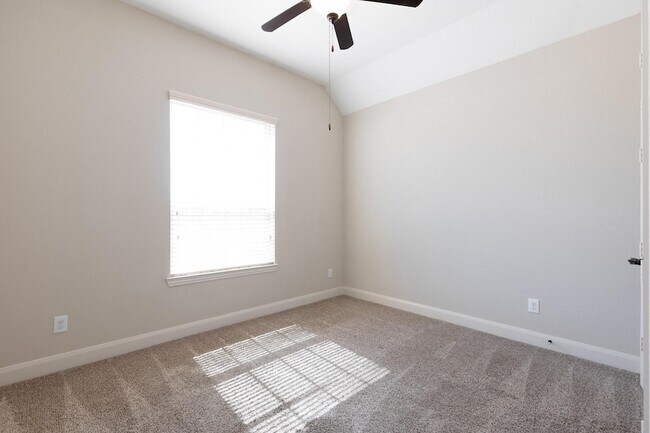 Building Photo - 28006 Laurel Garden Ln