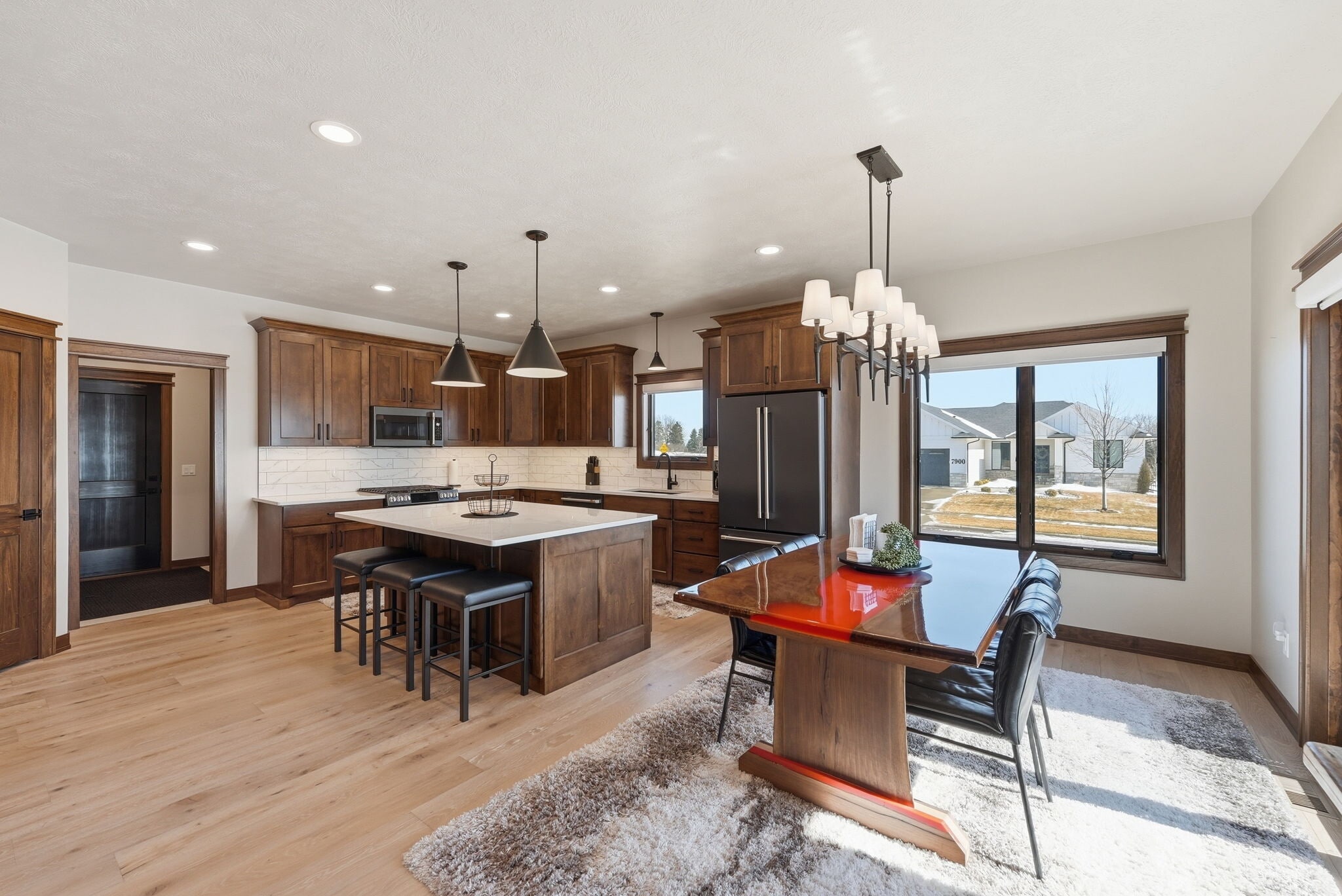 Building Photo - 2701 W Oak Hill Dr