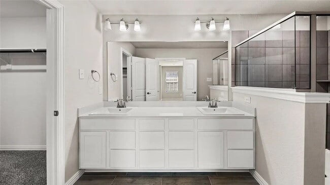 Building Photo - Ready to lease 3 Beds, 2.5 baths Townhome in the Community of Cloverleaf Crossing in Mesquite, TX.