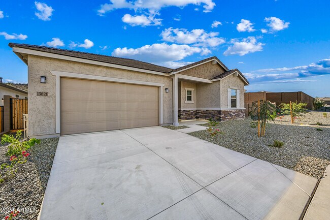 Building Photo - 13621 W Steed Ridge Rd