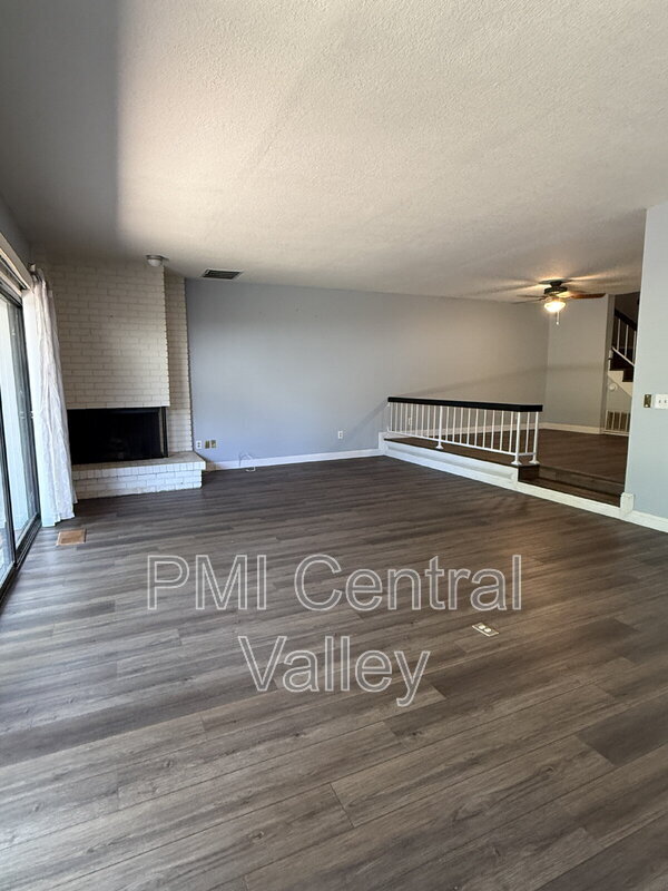 Building Photo - 1725 Edgebrook Dr