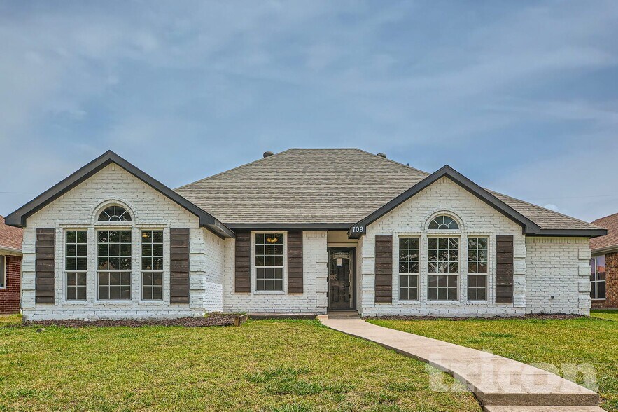 Building Photo - 709 Flagstone Way