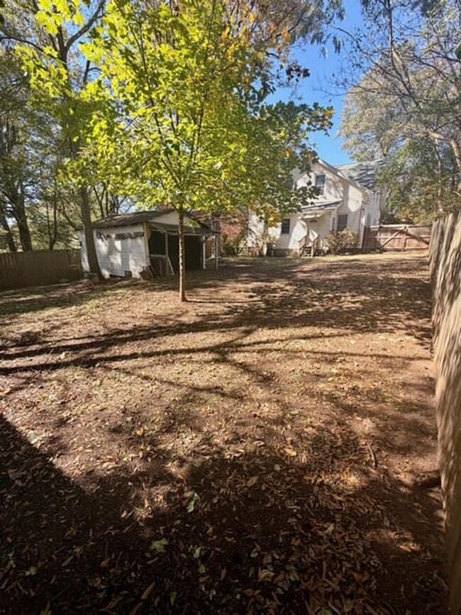 Building Photo - Charming 4BR/2BA House w/ Fenced back yard!