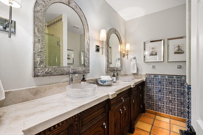 Building Photo - 73055 Amber St