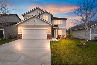 Building Photo - Upgraded 4 Bed 2.5 Bath Home