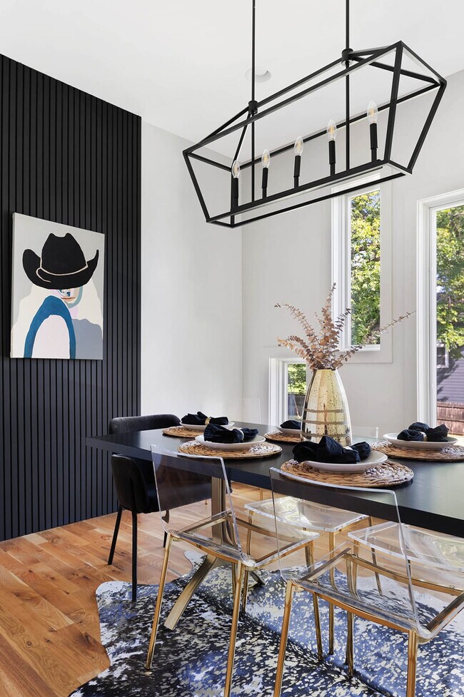 Building Photo - 916 11th Ave N