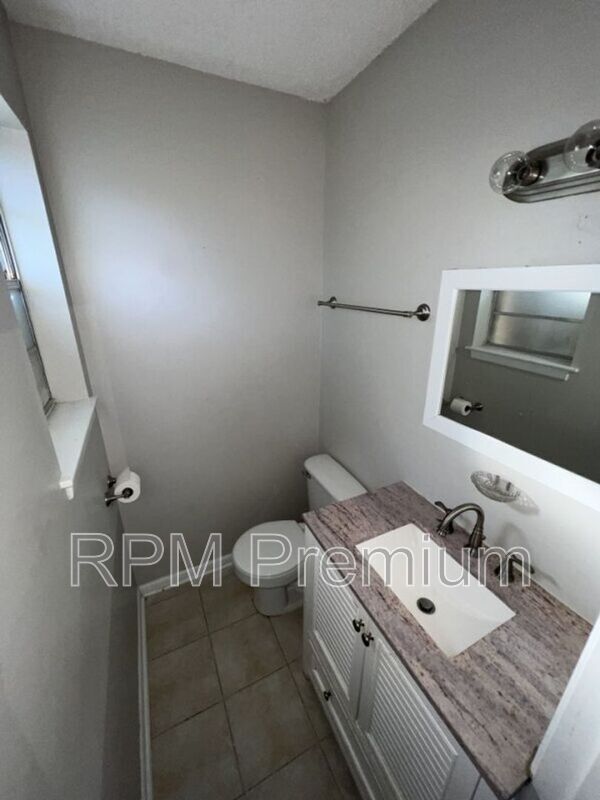 Building Photo - 5106 Tristian Ave