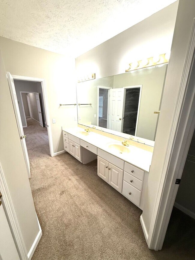 Building Photo - ** 4 bed 2.5 bath located in Sturbridge includes monthly pool service and chemicals ** Call 334-3...