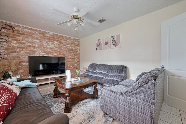 Building Photo - 12223 Sharpview Dr