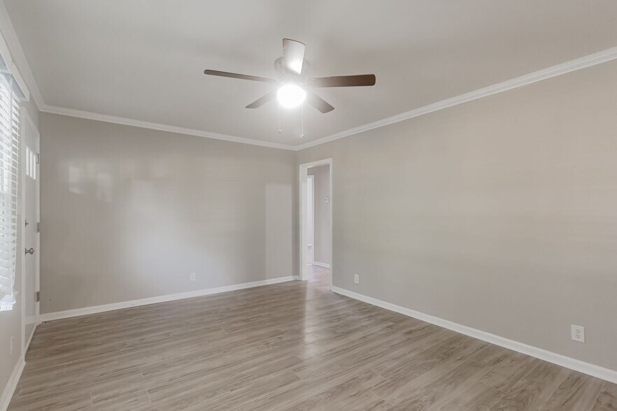 Building Photo - 609 Marguerite Dr NW