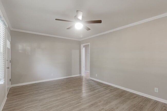 Building Photo - 609 Marguerite Dr NW