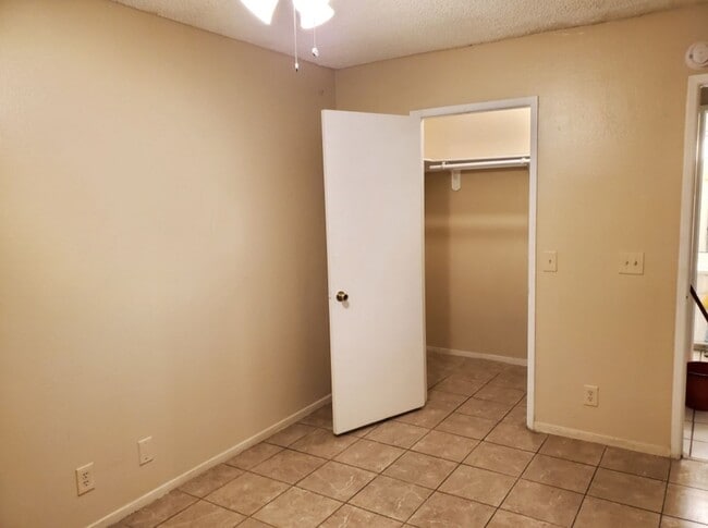 Building Photo - 2 BEDROOMS 1 BATHROOMS HOUSE AVAILABLE FOR...
