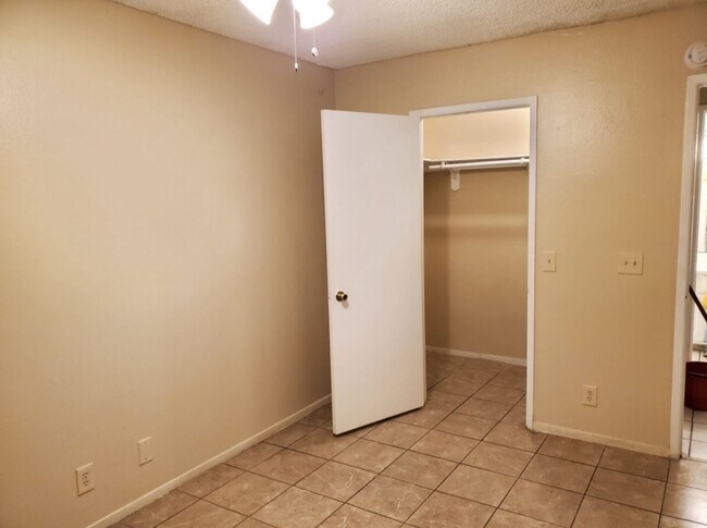 Building Photo - 2 BEDROOMS 1 BATHROOMS HOUSE AVAILABLE FOR RENT PECOS AND WASHINGTON !!!