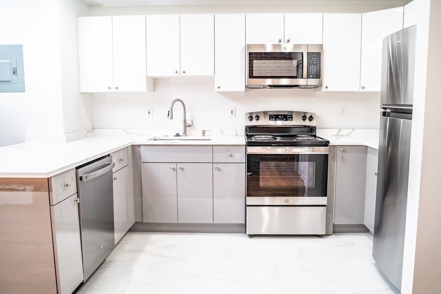 Building Photo - Kenmore Apartments