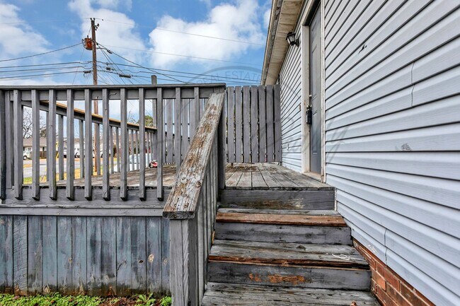 Building Photo - Two Bedroom Ranch in Columbia - 1/2 Off First Months Rent!