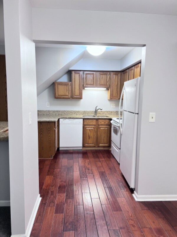 Building Photo - 212 Pinewood Dr