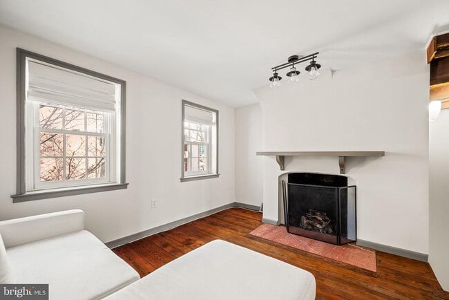 Building Photo - 438 Spruce St